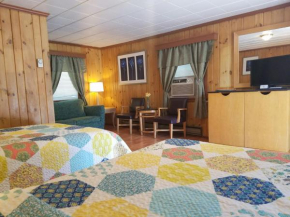 Отель Seven Dwarfs Cabins - Brown Cabins  Лэйк Джордж